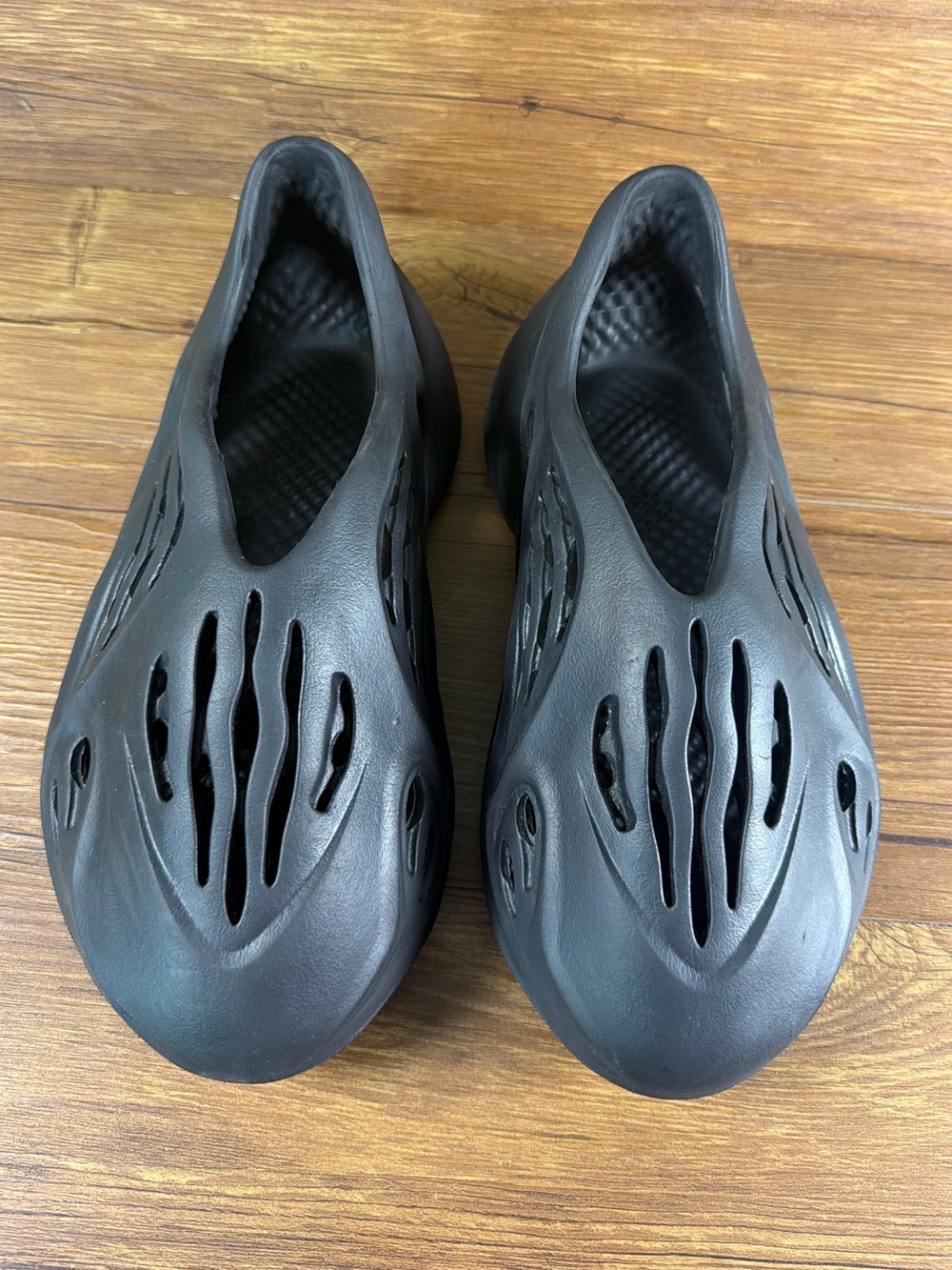 Yeezy Foam Runner Men’s Size 6 Black Slip-On Shoes